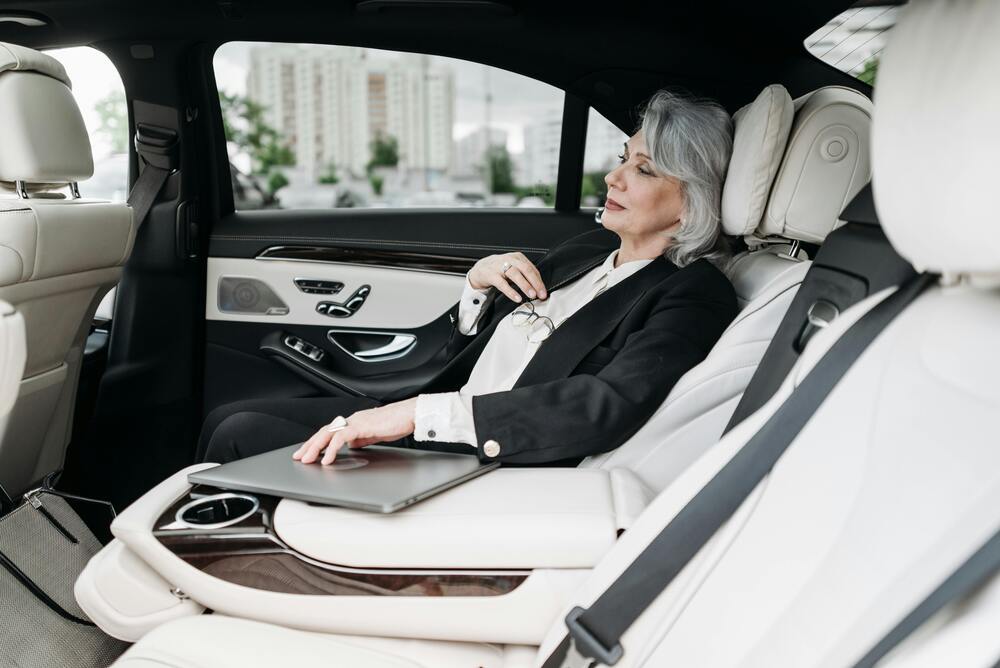 Luxury private chauffeur and VIP transfer service
